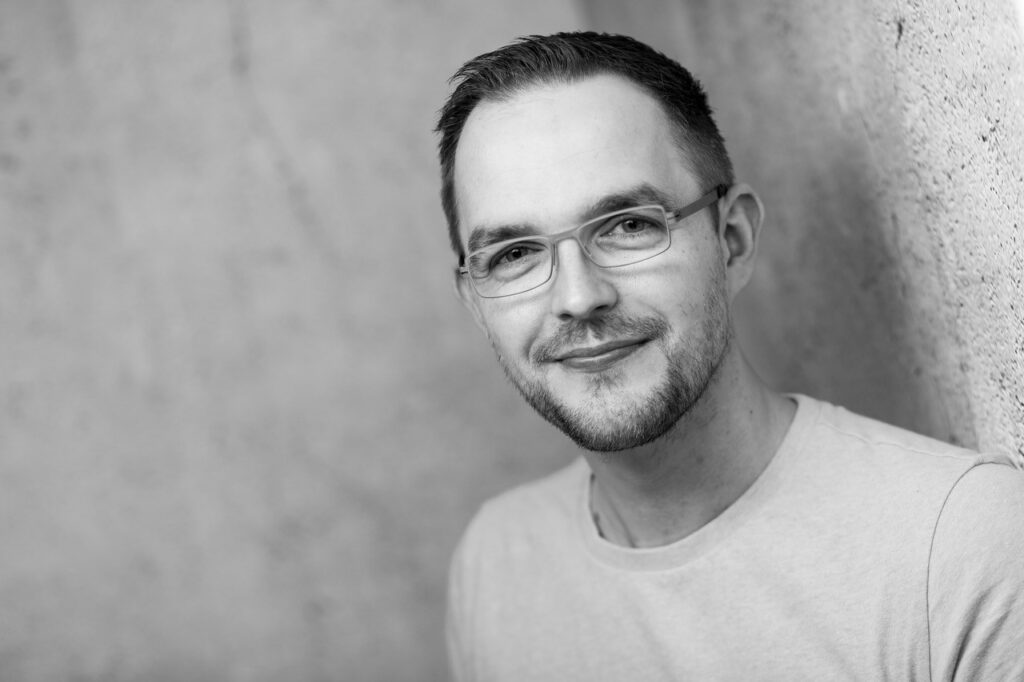 Tobias Kammer, Porträt in Schwarz-Weiß